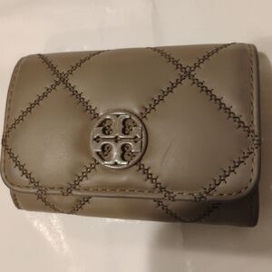 Tory Burch Willa Soft Quilt Leather Card Case Wallet In Light Grey